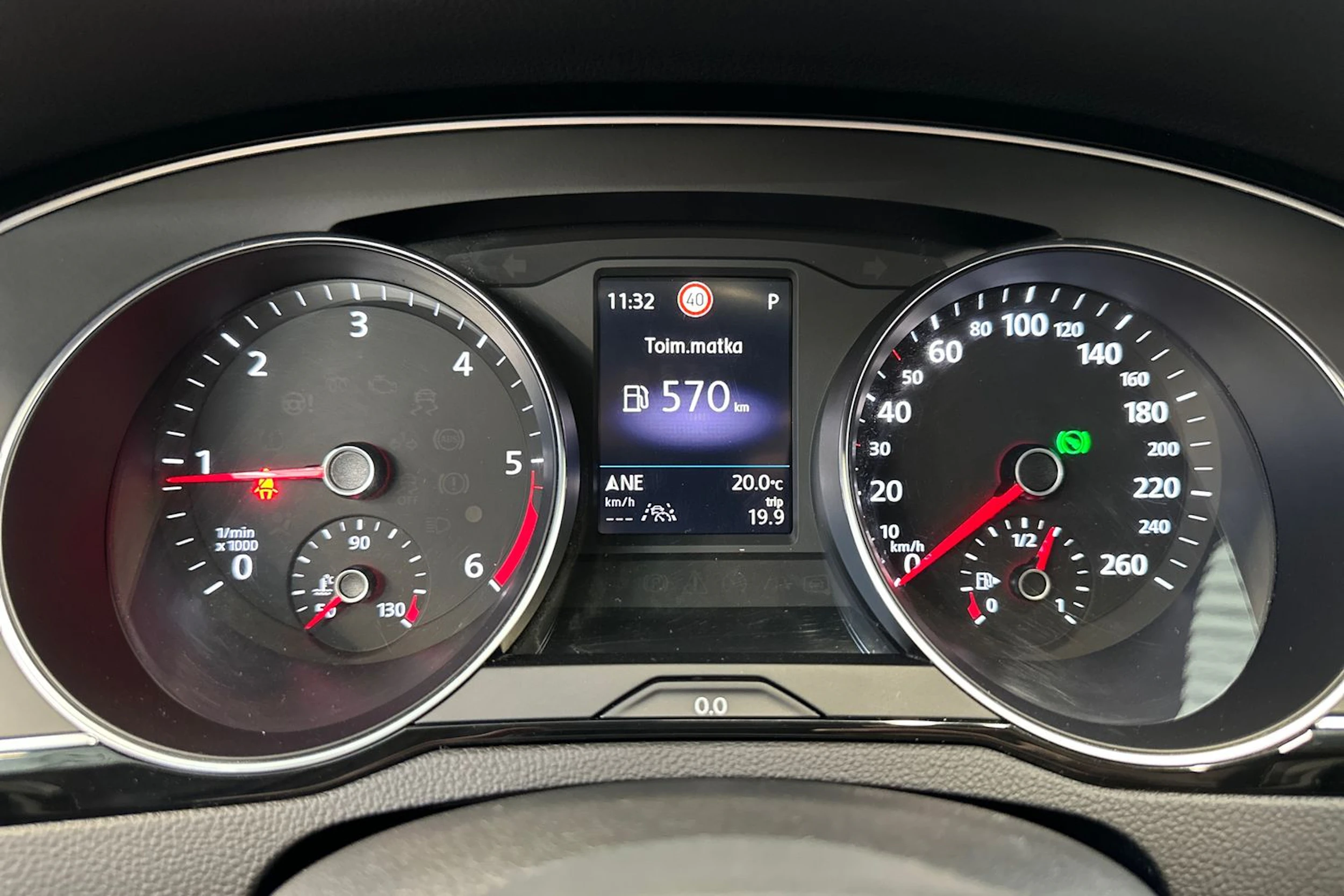 harmaa Volkswagen Passat 2023 kuva 21.
