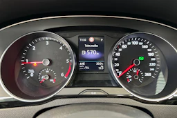 harmaa Volkswagen Passat 2023 kuva 21.