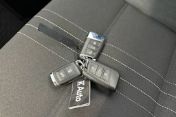 harmaa Volkswagen Passat 2023 kuva 26.