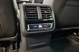 harmaa Volkswagen Passat 2023 kuva 27.