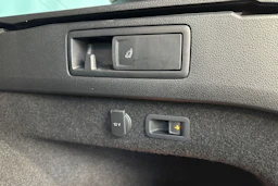 harmaa Volkswagen Passat 2023 kuva 32.
