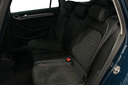 sininen Volkswagen Passat 2023 kuva 11.