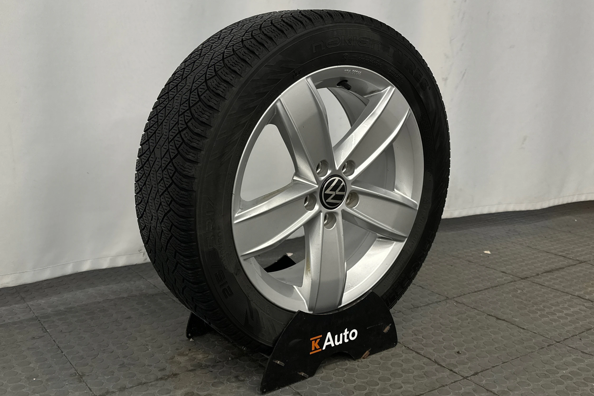 sininen Volkswagen Passat 2023 kuva 13.