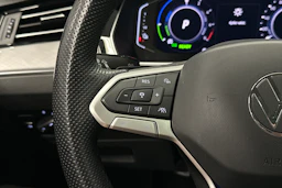 sininen Volkswagen Passat 2023 kuva 15.
