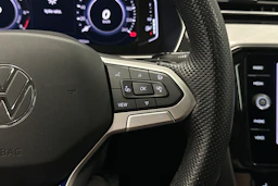 sininen Volkswagen Passat 2023 kuva 16.