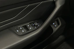 sininen Volkswagen Passat 2023 kuva 17.