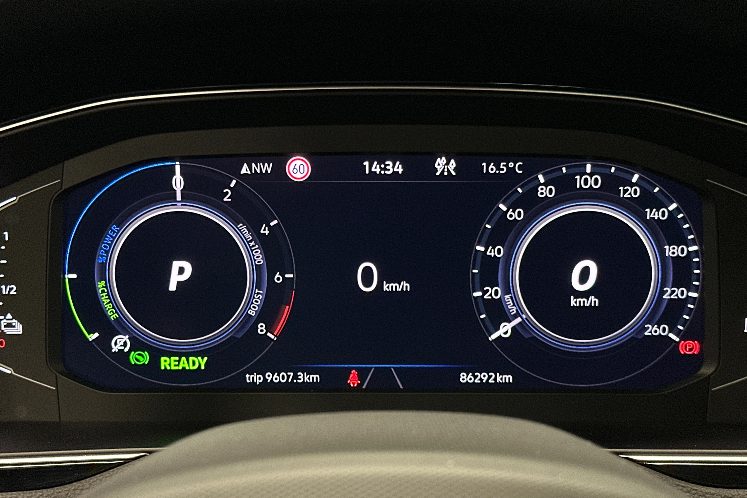 sininen Volkswagen Passat 2023 kuva 18.