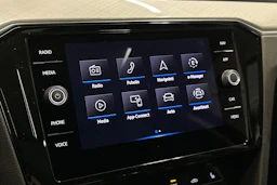 sininen Volkswagen Passat 2023 kuva 19.