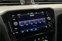 sininen Volkswagen Passat 2023 kuva 21.
