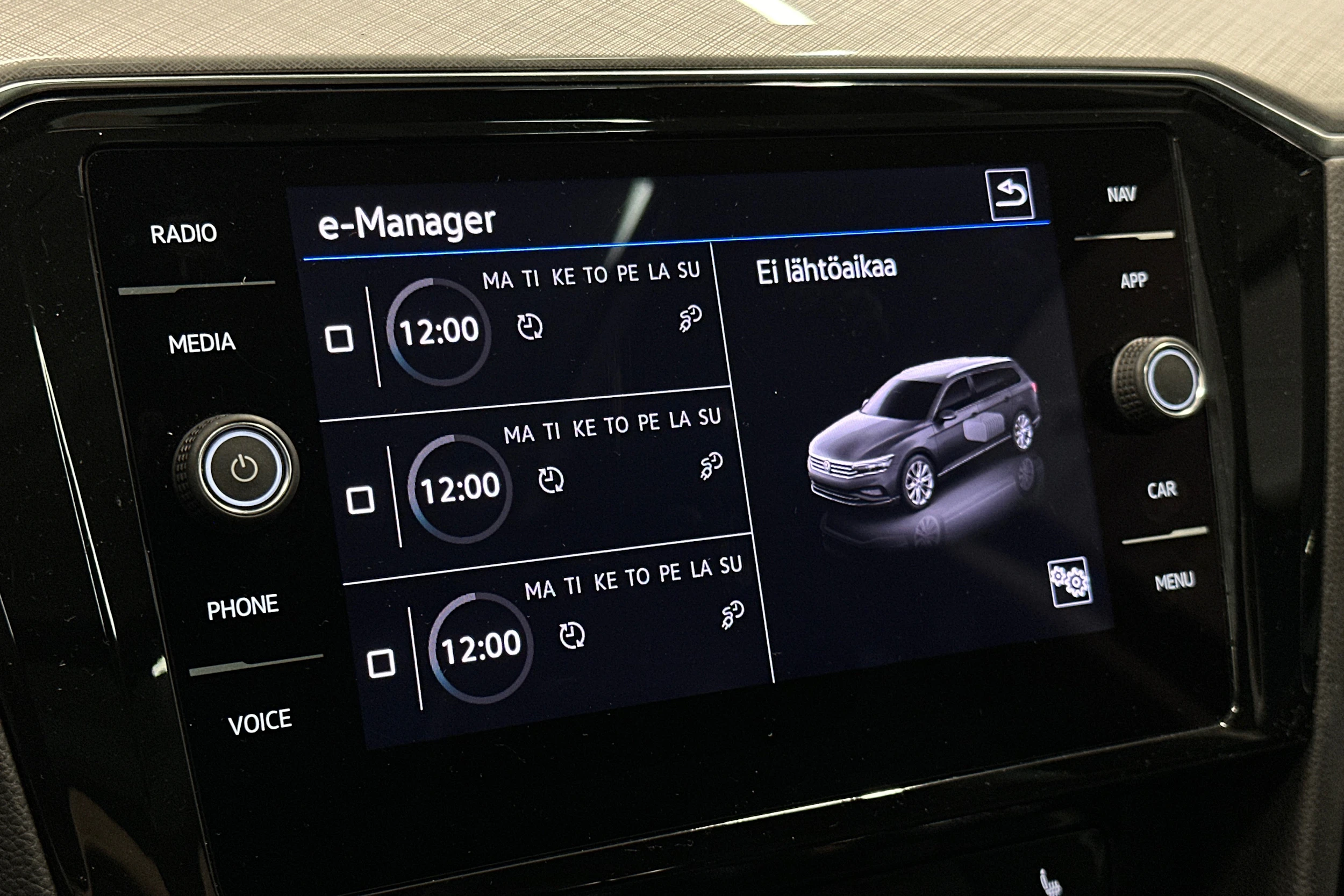 sininen Volkswagen Passat 2023 kuva 24.