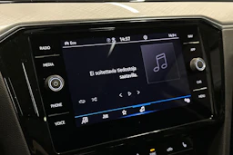 sininen Volkswagen Passat 2023 kuva 25.