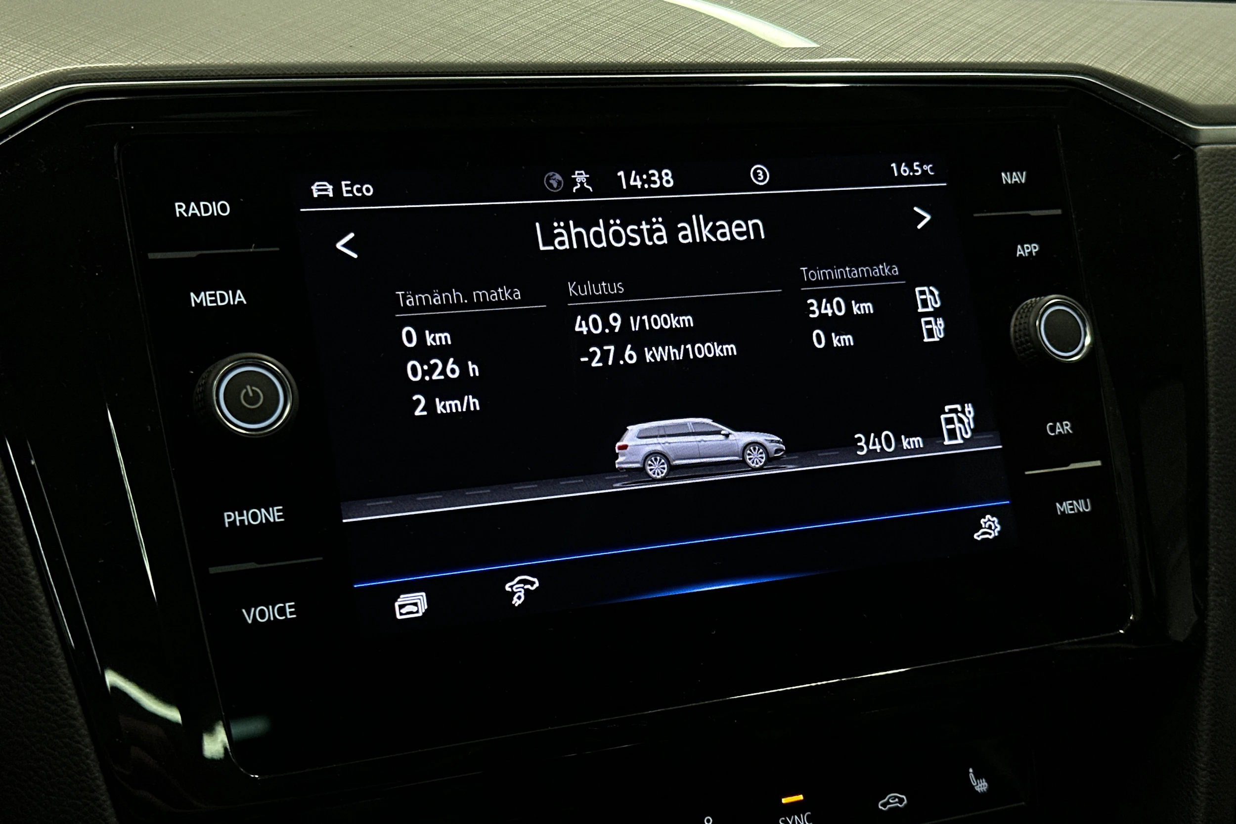 sininen Volkswagen Passat 2023 kuva 27.