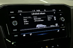 sininen Volkswagen Passat 2023 kuva 27.