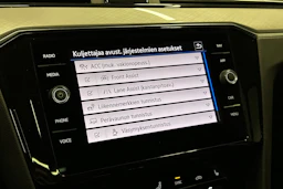sininen Volkswagen Passat 2023 kuva 28.