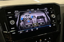 sininen Volkswagen Passat 2023 kuva 29.