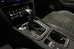 sininen Volkswagen Passat 2023 kuva 30.