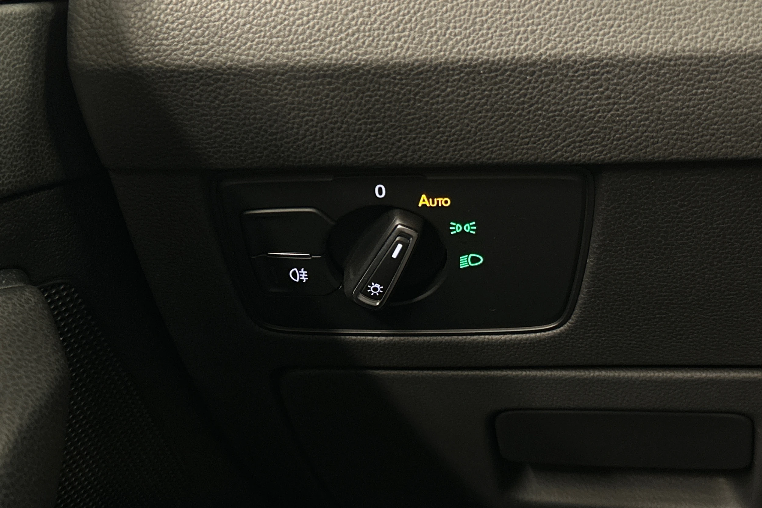 sininen Volkswagen Passat 2023 kuva 31.