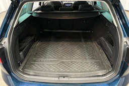 sininen Volkswagen Passat 2023 kuva 33.