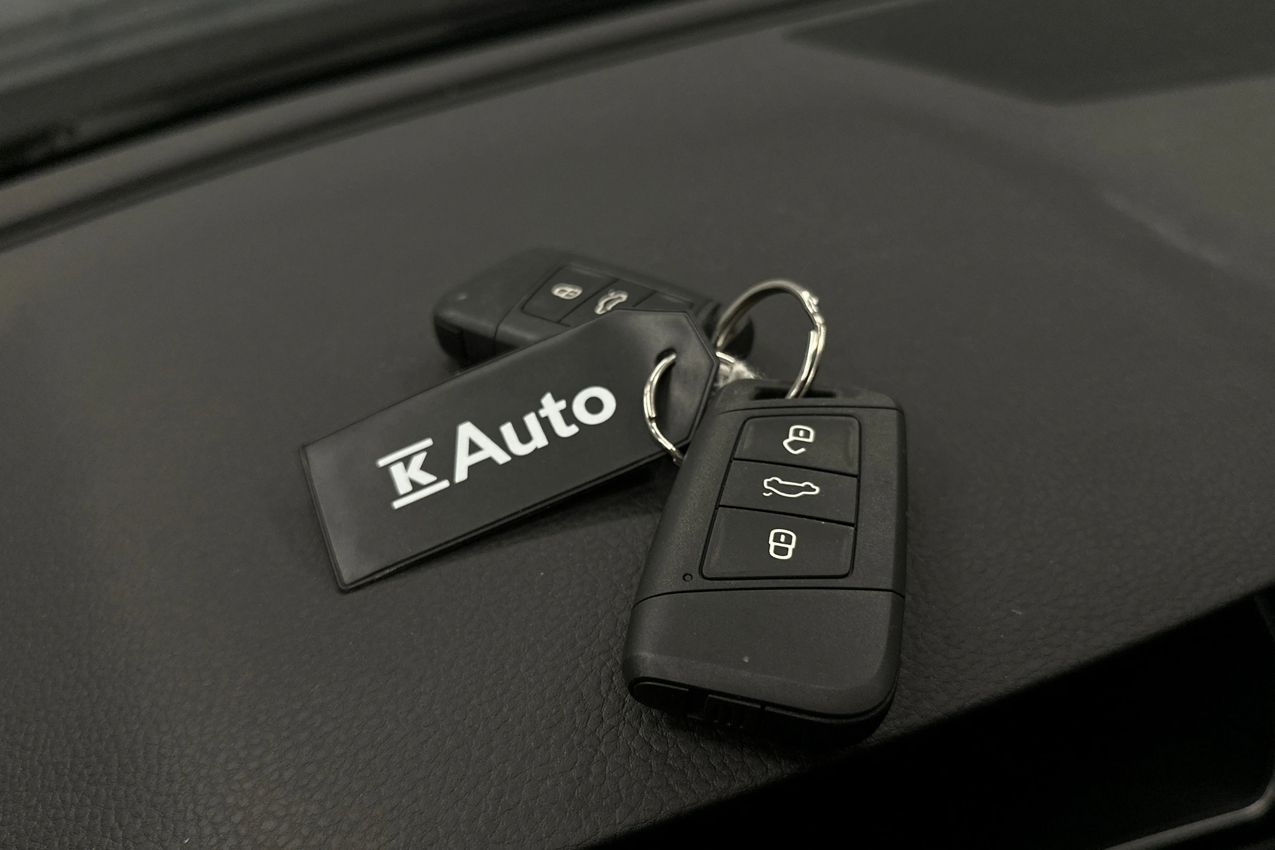 sininen Volkswagen Passat 2023 kuva 38.