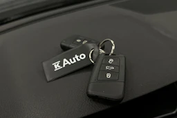 sininen Volkswagen Passat 2023 kuva 38.