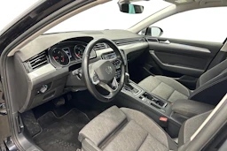 musta Volkswagen Passat 2023 kuva 6.