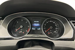 musta Volkswagen Passat 2023 kuva 15.