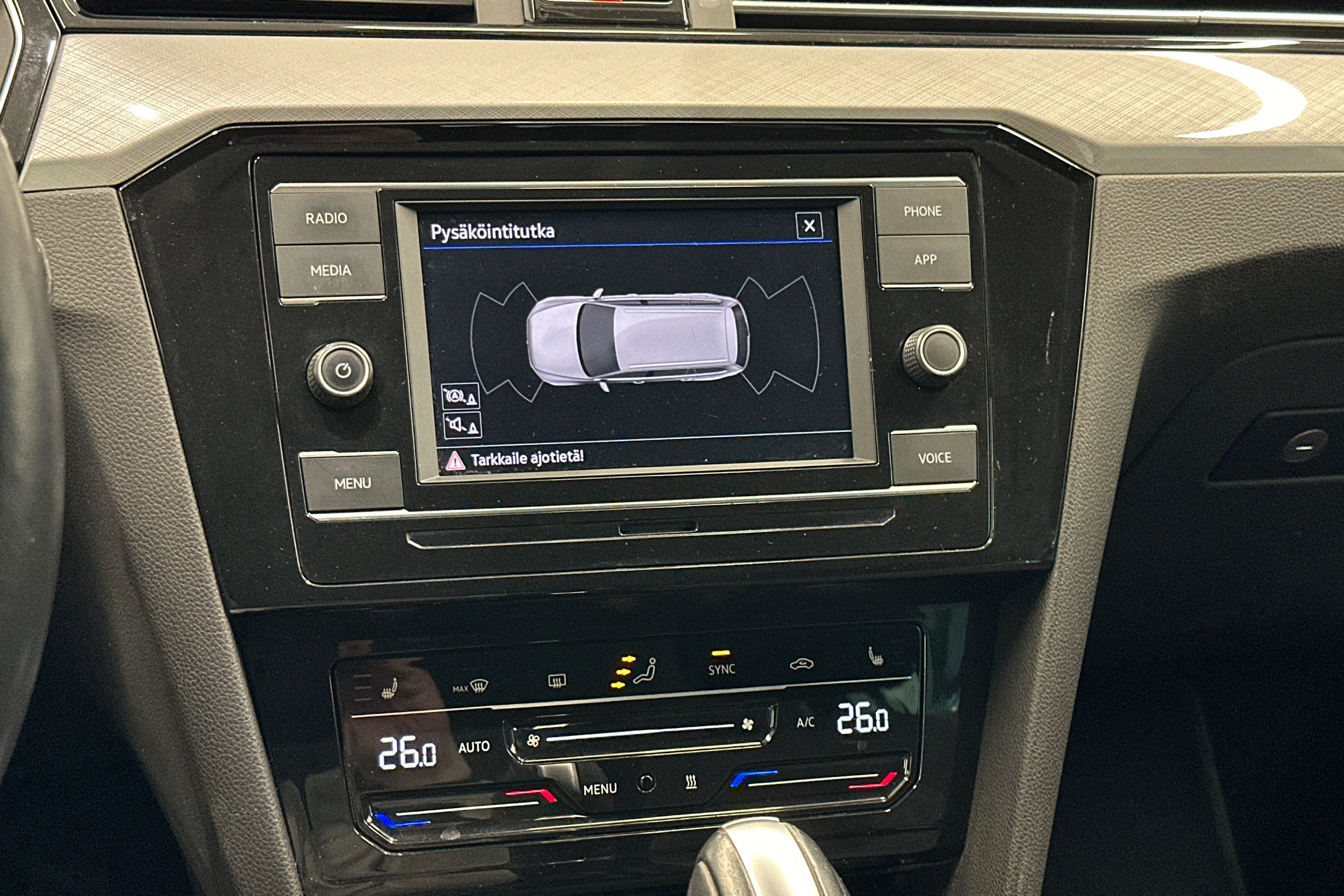 musta Volkswagen Passat 2023 kuva 17.