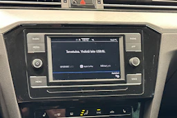 musta Volkswagen Passat 2023 kuva 18.