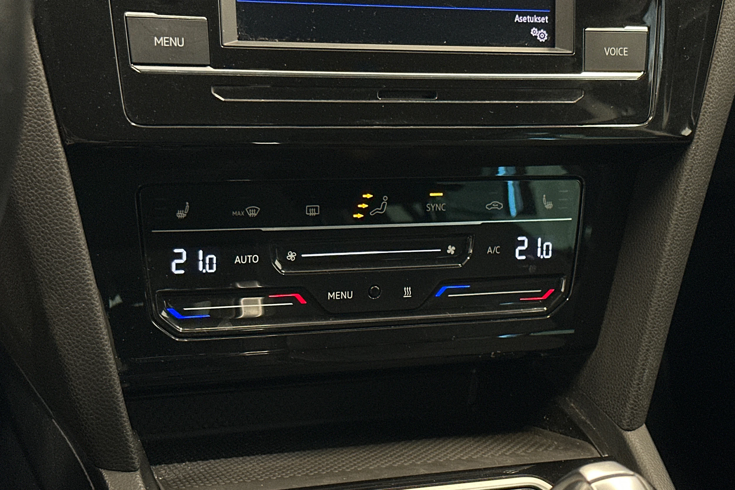 musta Volkswagen Passat 2023 kuva 19.