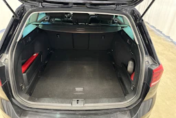 musta Volkswagen Passat 2023 kuva 21.