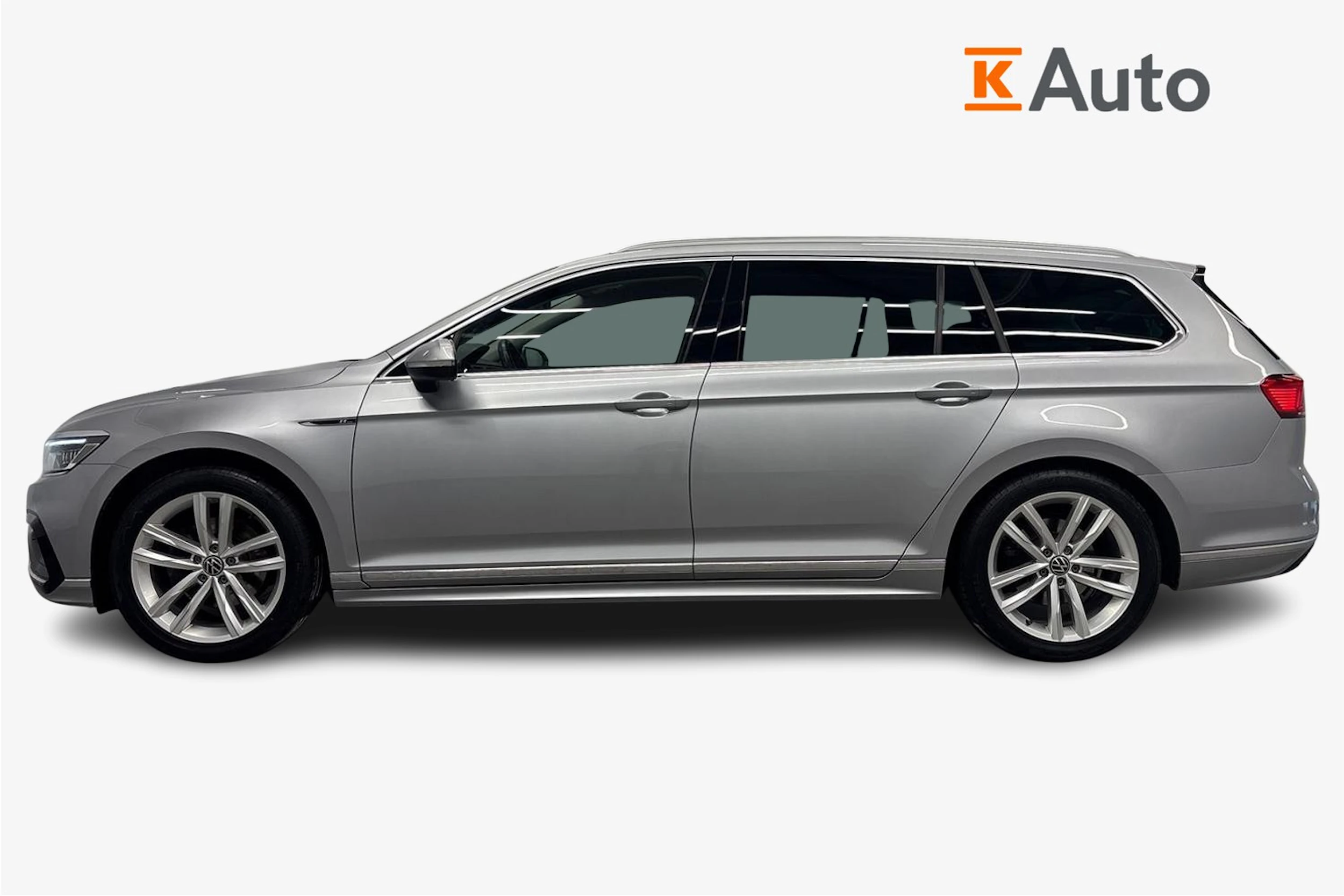 harmaa Volkswagen Passat 2023 kuva 7.