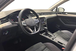 harmaa Volkswagen Passat 2023 kuva 8.