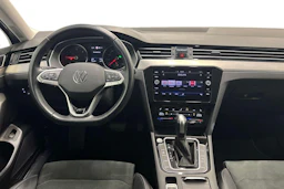 harmaa Volkswagen Passat 2023 kuva 9.