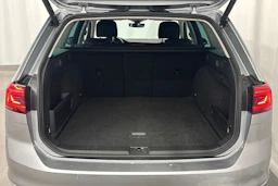 harmaa Volkswagen Passat 2023 kuva 16.