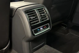 harmaa Volkswagen Passat 2023 kuva 17.