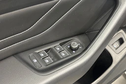 harmaa Volkswagen Passat 2023 kuva 18.
