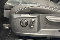 harmaa Volkswagen Passat 2023 kuva 19.