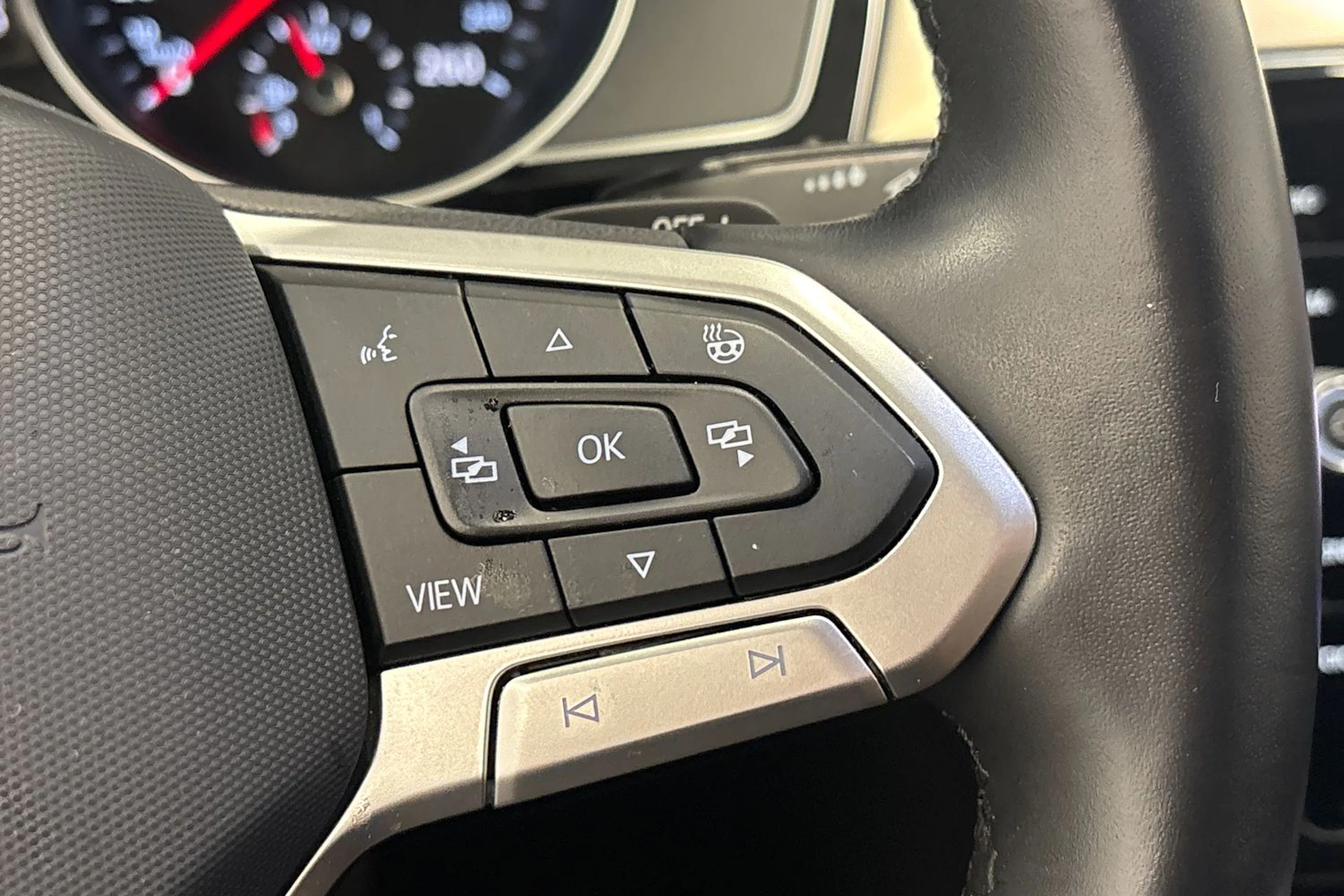 harmaa Volkswagen Passat 2023 kuva 22.