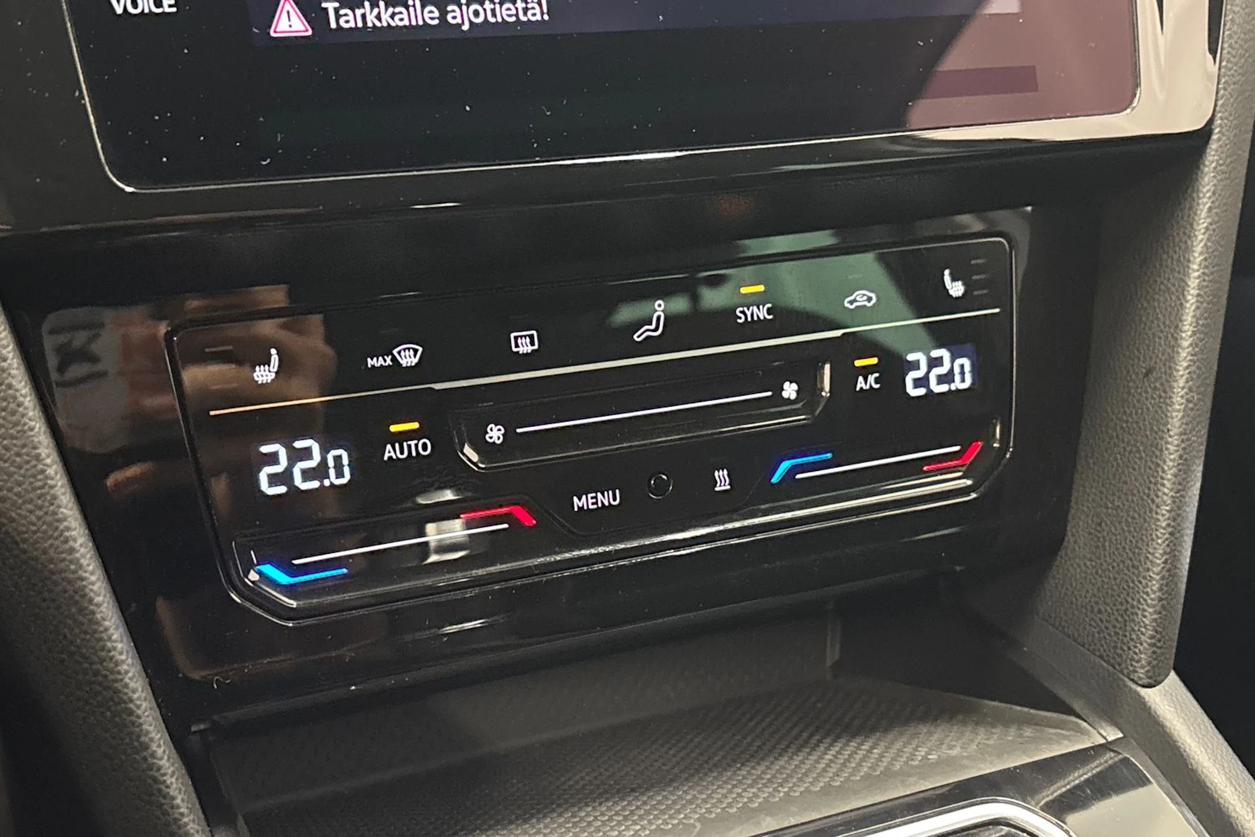 harmaa Volkswagen Passat 2023 kuva 28.