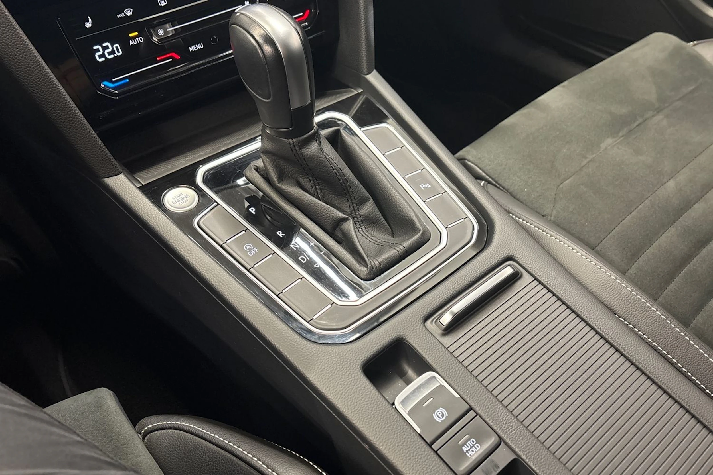 harmaa Volkswagen Passat 2023 kuva 29.