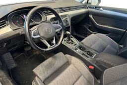 valkoinen Volkswagen Passat 2023 kuva 3.