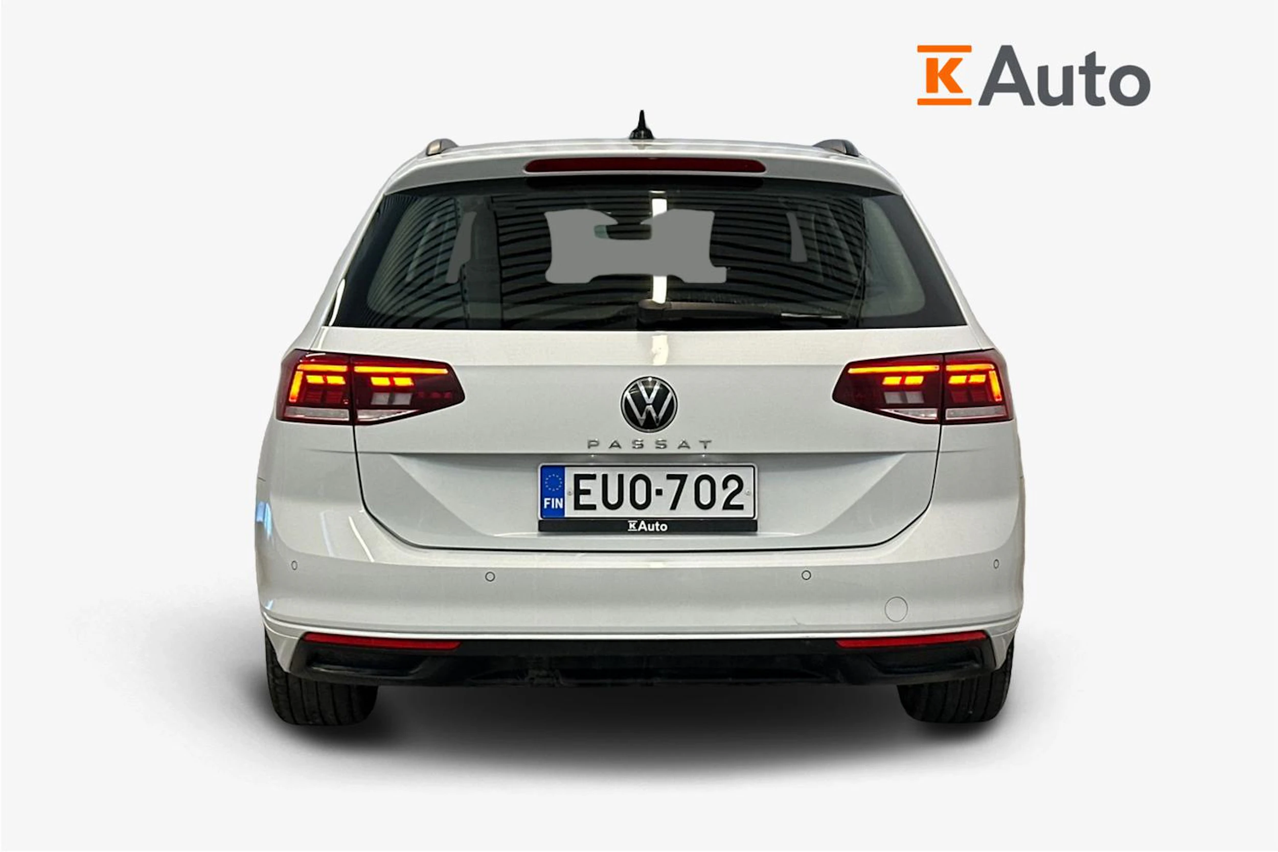 valkoinen Volkswagen Passat 2023 kuva 4.