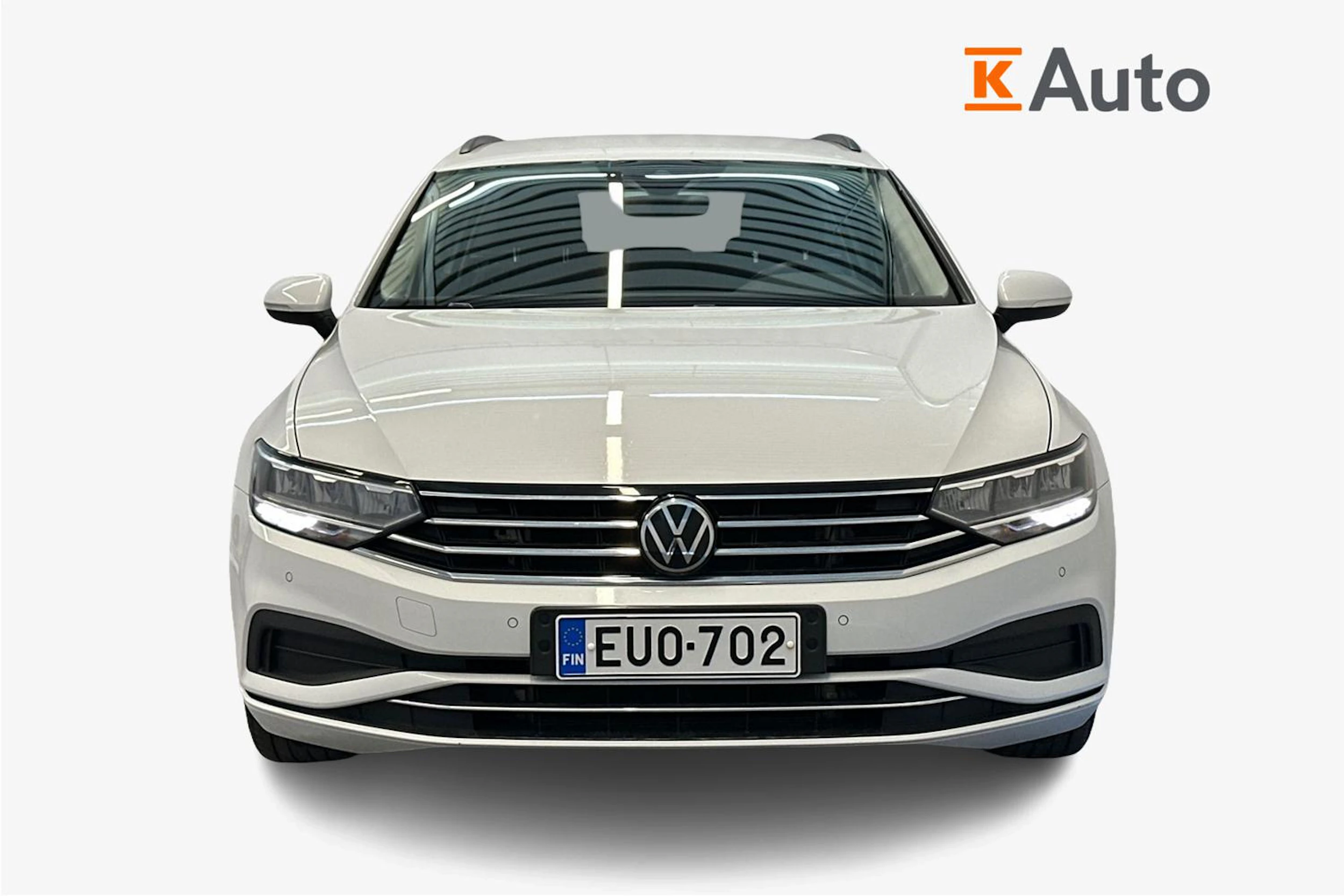 valkoinen Volkswagen Passat 2023 kuva 5.