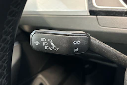 valkoinen Volkswagen Passat 2023 kuva 17.