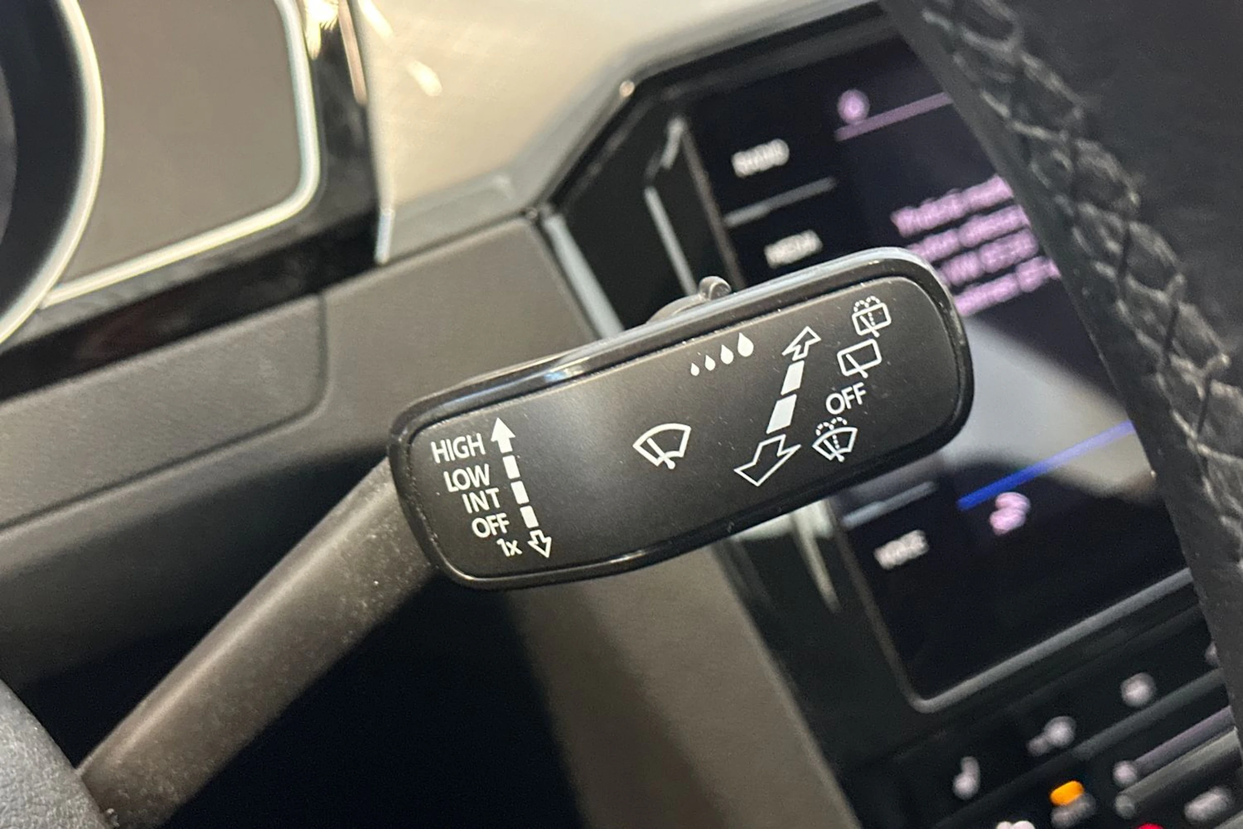 valkoinen Volkswagen Passat 2023 kuva 19.