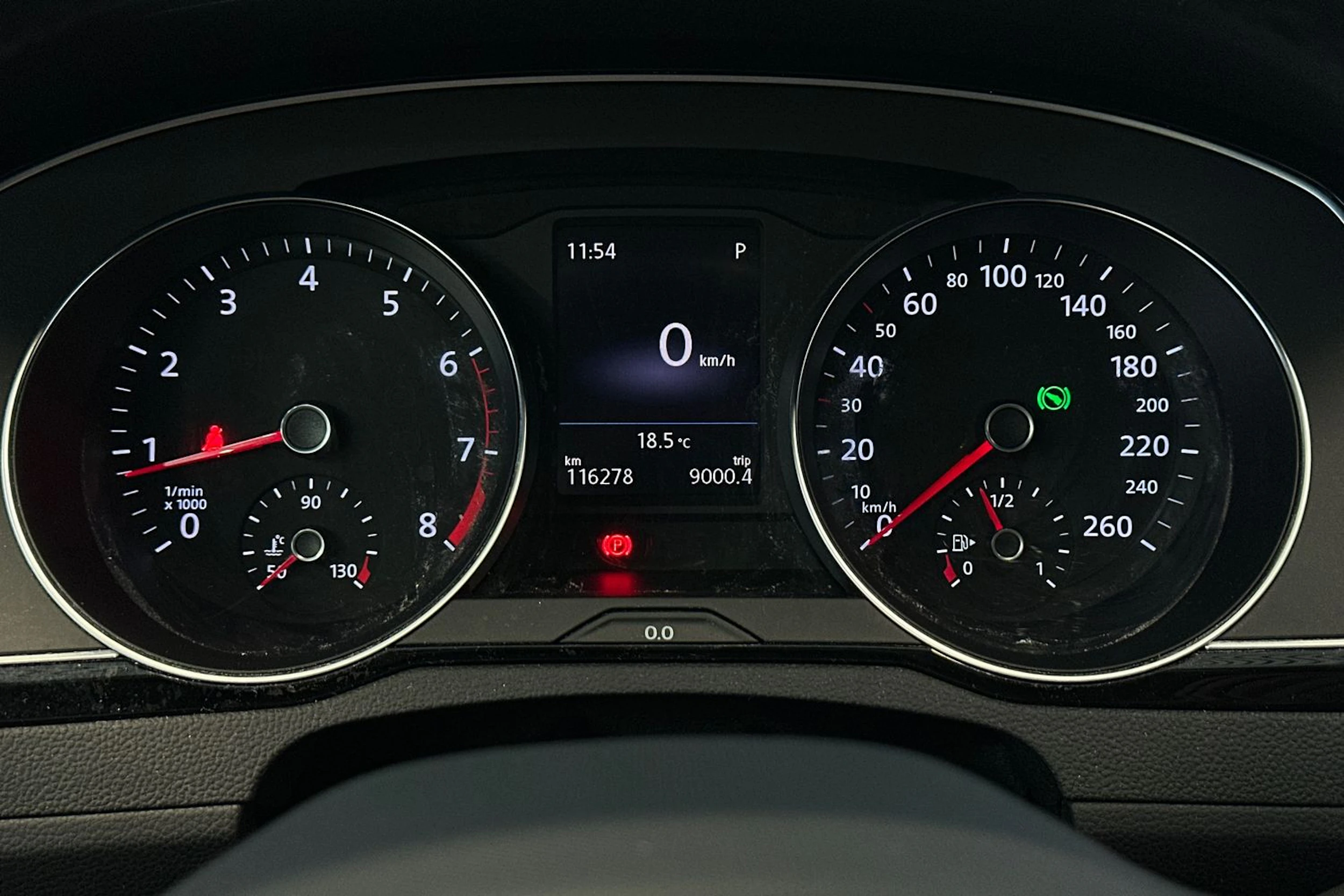 valkoinen Volkswagen Passat 2023 kuva 20.