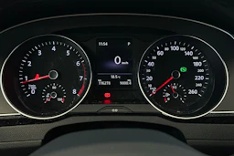 valkoinen Volkswagen Passat 2023 kuva 20.