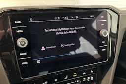 valkoinen Volkswagen Passat 2023 kuva 21.