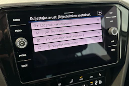 valkoinen Volkswagen Passat 2023 kuva 22.