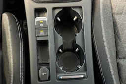 valkoinen Volkswagen Passat 2023 kuva 27.